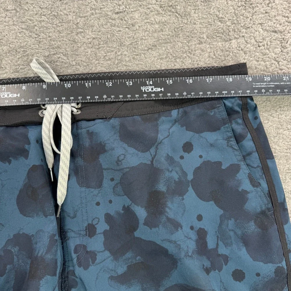 Vuori Cruise Boardshorts Mens 38 Blue Black Swim Surf Trunks Quick Dry Stretch